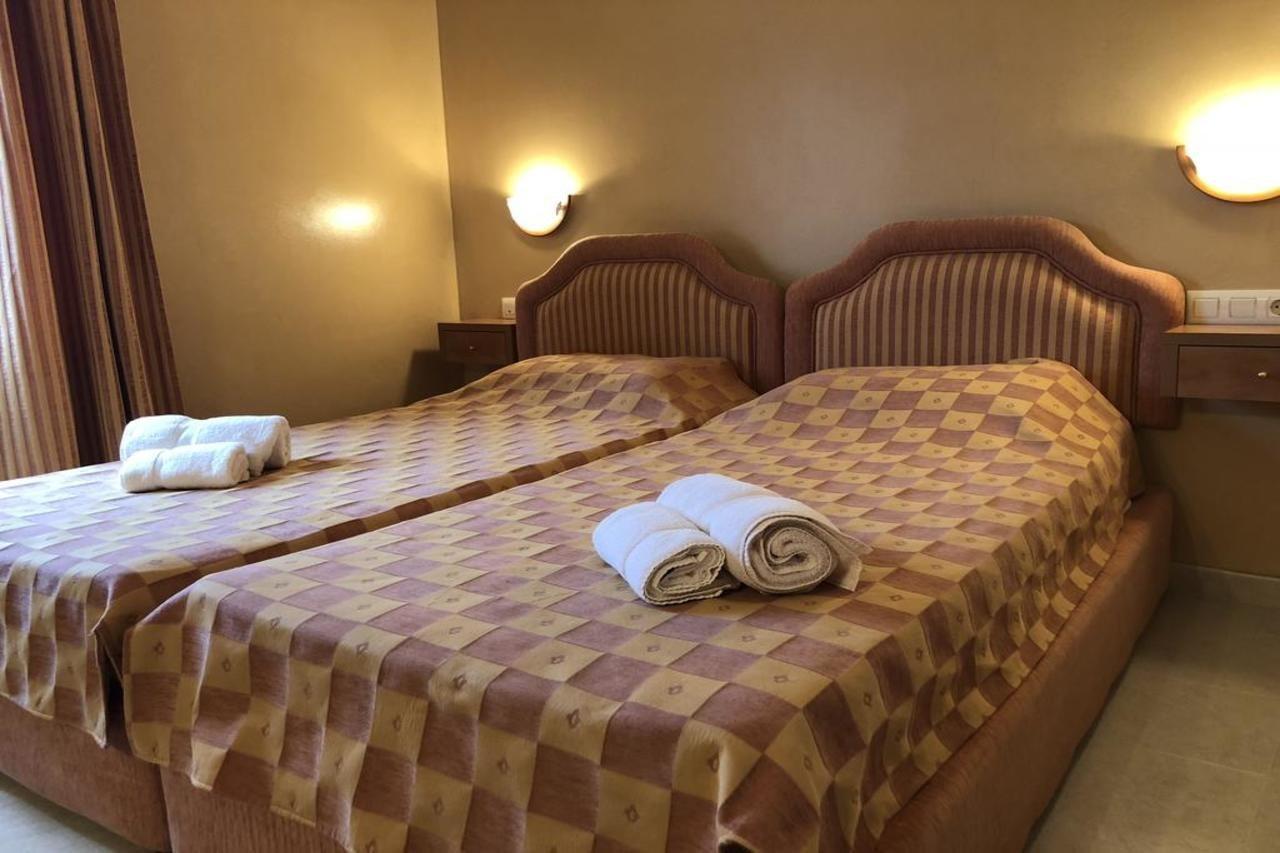 Hotel Pete Кастел Пладжа де Аро Екстериор снимка