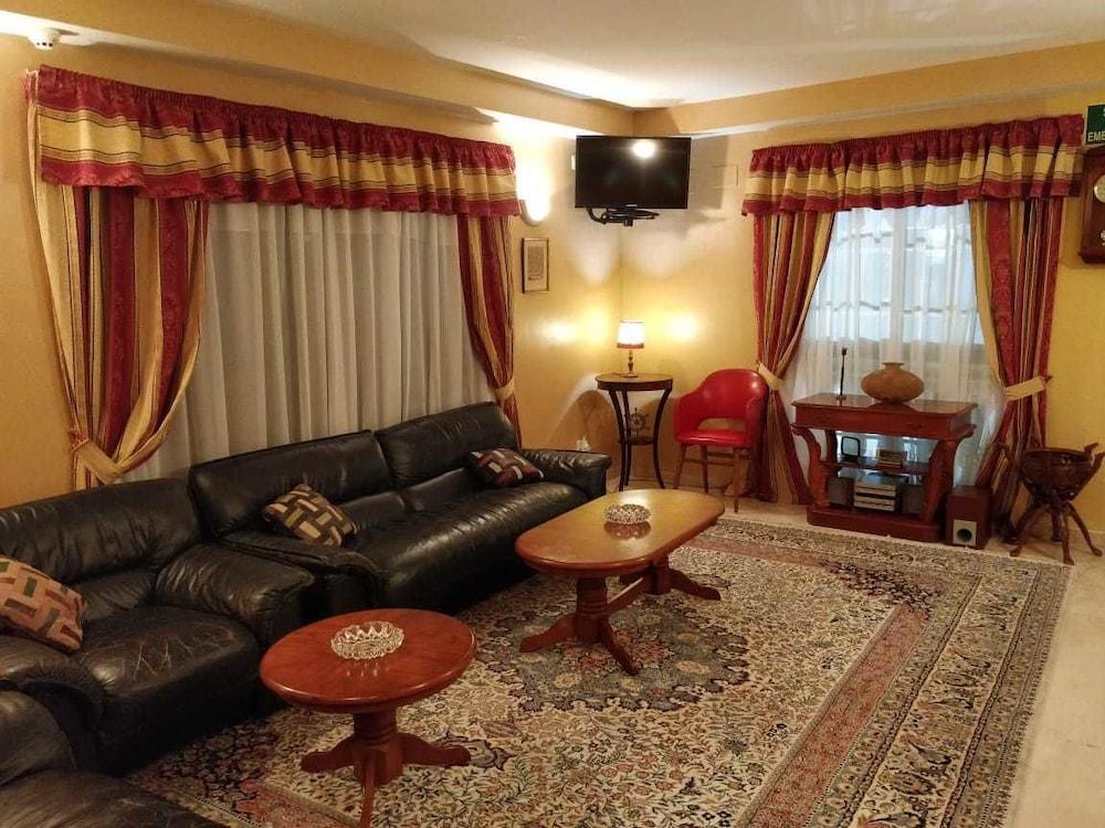 Hotel Pete Кастел Пладжа де Аро Екстериор снимка